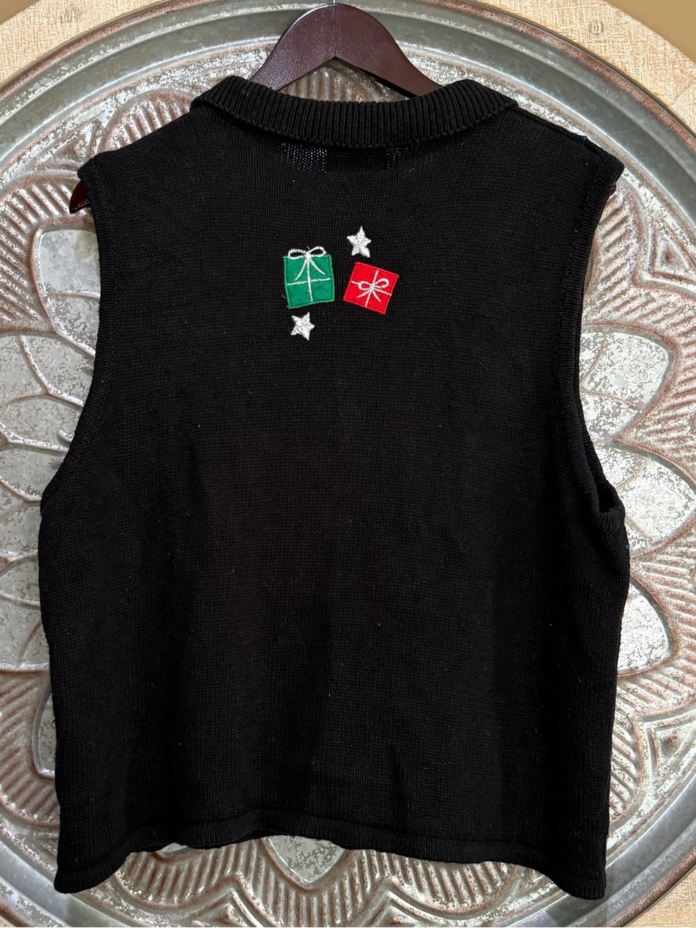 Vintage 90s Collectible Holiday Embroidered Zip-Front Vest - Ugly Sweater Santa - Picture 3 of 3